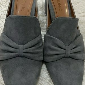 Vionic Grey suede heel